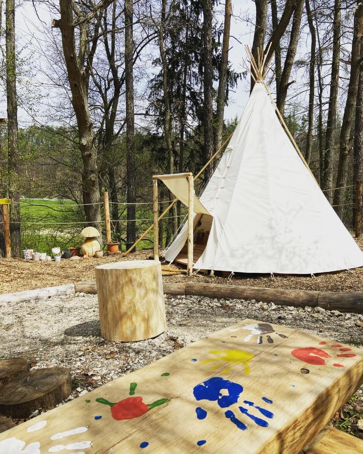 Unhošť Glamping Nad Meandry酒店 外观 照片